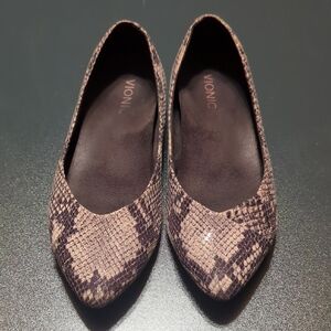 Vionic Snakeskin Flats - Grey and Black